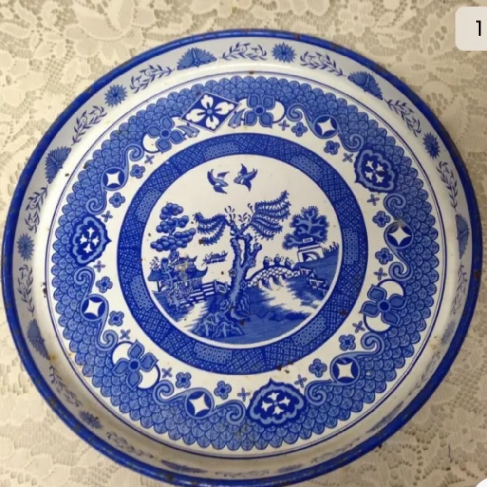 Vintage, Rare, Blue Willow, 12in x 1.5in Blue Willow Tin Serving Tray